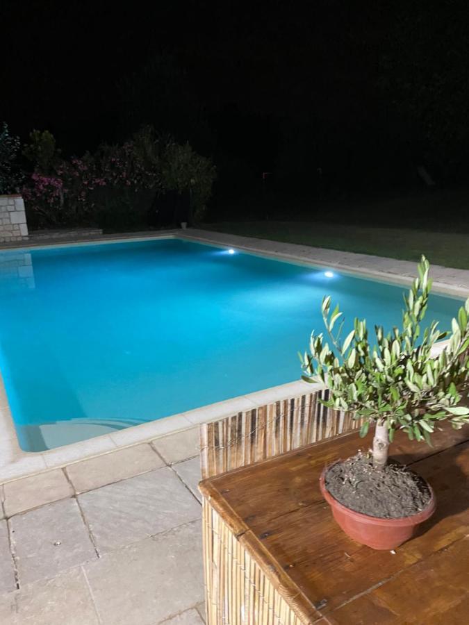 La Bastide Aixoise Avec Piscine Et Jacuzzi Prive Apartment Aix-en-Provence Bagian luar foto
